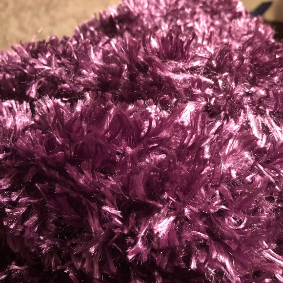 NWOT - Beautiful Purple Short Eyelash Yarn Scarf - Picture 3 of 3
